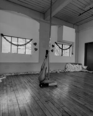 Stilvi Psilopoulou Instagram - Imagine being so comfortable in your body that anyone who comes around you feels comfortable in theirs. 
.
.
.
#polefitness #polelove #bnw_captures