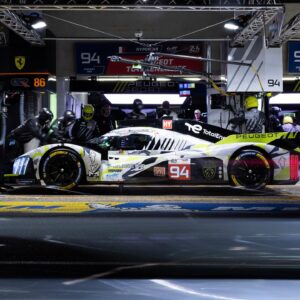 Stoffel Vandoorne Instagram - 🦁 🇫🇷 Le Mans done and dusted. Extremely challenging race with the weather conditions and unfortunately not the result we were hoping. Thanks to the boys @paul_diresta @loicduval and @peugeotsportofficial for bringing the car home!