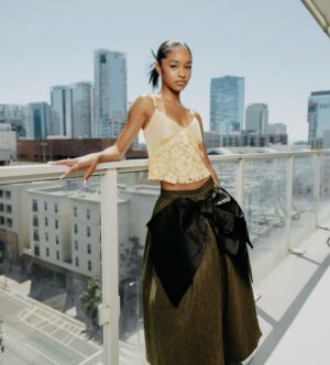 Stuart Vevers Instagram - 🤗 🎀 💫💗 #akiraakbar in #coachwinter24 

Photographer: @byseneca