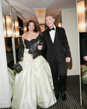 Stuart Vevers Instagram - #MetGala Magic. 🪄 Handcrafted at our workshop in New York City and inspired by #StuartVevers’ vision for Coach of heritage reimagined through the lens of today’s generation, #StormReid’s look juxtaposes American romance with youthful, counter culture attitude. 

Interpreting the Met’s “Garden in Time” theme, the design incorporates references to American fashion past and present, florals, as well as love worn and re-loved materials.

Photographer: @benjaminrosser
Hair: @nikkinelms
Nails: @customtnails1
Makeup: @paulyblanch

#CoachNY