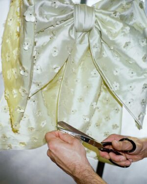 Stuart Vevers Instagram - #MetGala Magic. 🪄 Handcrafted at our workshop in New York City and inspired by #StuartVevers’ vision for Coach of heritage reimagined through the lens of today’s generation, #StormReid’s look juxtaposes American romance with youthful, counter culture attitude. 

Interpreting the Met’s “Garden in Time” theme, the design incorporates references to American fashion past and present, florals, as well as love worn and re-loved materials.

Photographer: @benjaminrosser
Hair: @nikkinelms
Nails: @customtnails1
Makeup: @paulyblanch

#CoachNY