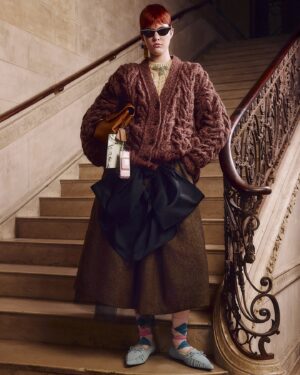Stuart Vevers Instagram - @rachel.goff__ in look 1 #CoachWinter24 💌😊🧦🤩🕶️😙👛 swipe to see #behindthescenes

Images 1-3 📸: @vinceaung