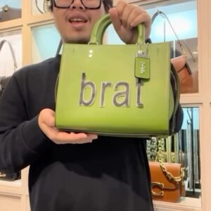 Stuart Vevers Instagram - @coach 💚🤣💚😆💚🤣 #brat

#repost @bran_bran1984 @ideservecouture