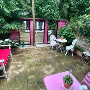 Su Pollard Instagram - A big, "Let's Get Summer Going", hello from my back garden. Well, more of a yard, really... 🌷🌼💠🌺

Just had a garden rescue and it's now looking fab and welcoming for the Summer! ❤️🌞

#SuPollard #Summer #RescuedGarden #Gardening

@dmo_gb