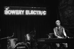 SuRie Instagram - All the feelings performing in New York this week. My current creative project has real poignancy on the East Coast, so it meant the world to share originals from Building A Woman in a place that has my heart for special reasons. I could not be more proud of @benedictcork smashing his US tour and grateful to join the magic for the final night, along with the effervescent @judyblankmusic. And to collaborate and perform with the beautiful human and talent @la.nskey makes this show such a special one for the memory books. Thank you, NY crowd for showing up and sharing your feelings! Floating round this fabulous city on cloud frickin’ nine. ✨ 

📸 @buscar_photo