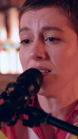 SuRie Instagram - If I Knew (All The Things I Know Now) 
Live, from the launch of Building A Woman
Full vid: tinyurl.com/ifiknewlive
Cheers to you, Grandpa