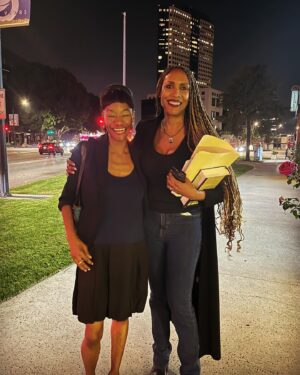 Sufe Bradshaw Instagram - What a wonderful evening this was. Thank you @geenadavisorg for having us. Thank you @cliftonhousebaltimore for sharing your Mother’s beautiful poetry with us and Thank you @commchicklana for your lovely referral. #magicmoment 📚
✨♥️✨♥️✨