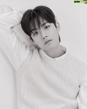 Suh Dong-hyun Instagram - @u.u_company
@my.our.photo.village
@my.photo.village