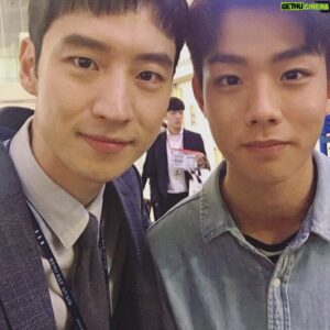 Suh Dong-hyun Instagram - 잠시나마 ‘여우각시별’이라는 따뜻한 작품에서 연기할 수 있어서 너무 행복했습니다
앞으로 SBS ‘여우각시별’ 애청해주시고 
저 서동현도 많이 사랑해주세요🤝
너무 감사합니다🙆🏻‍♂️
#SBS #여우각시별 #신우철감독님 #이제훈 #채수빈 #서동현 #모두많이사랑해주세요🙏🏽
