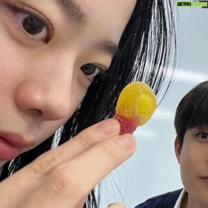 Suh Dong-hyun Instagram - 이번 2023년도 저를 사랑하고 아껴준 고마운 분들 덕분에 
행복하게 살아갈 수 있었습니다. 과분하고 감사합니다.
이 세상 모든 분들에게 행복과 행운만이 가득하시기를 진심으로 바랍니다. 아직도 이렇게나 부족하고 또 부족한 제가 어떻게 1년을 보낼지 모르겠지만, 그 서툰 과정 속에 또 여러분들이 있다면 그걸로 행복하겠습니다.
모두들 제가 정말 많이 엄청 무진장 진짜 완전 어마무시하게. 사랑합니다.
새해 복 많이 받으세요🙇🏻‍♂️