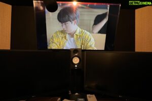 Suh Dong-hyun Instagram - 이번 2023년도 저를 사랑하고 아껴준 고마운 분들 덕분에 
행복하게 살아갈 수 있었습니다. 과분하고 감사합니다.
이 세상 모든 분들에게 행복과 행운만이 가득하시기를 진심으로 바랍니다. 아직도 이렇게나 부족하고 또 부족한 제가 어떻게 1년을 보낼지 모르겠지만, 그 서툰 과정 속에 또 여러분들이 있다면 그걸로 행복하겠습니다.
모두들 제가 정말 많이 엄청 무진장 진짜 완전 어마무시하게. 사랑합니다.
새해 복 많이 받으세요🙇🏻‍♂️