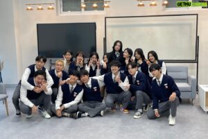 Suh Dong-hyun Instagram - 이번 2023년도 저를 사랑하고 아껴준 고마운 분들 덕분에 
행복하게 살아갈 수 있었습니다. 과분하고 감사합니다.
이 세상 모든 분들에게 행복과 행운만이 가득하시기를 진심으로 바랍니다. 아직도 이렇게나 부족하고 또 부족한 제가 어떻게 1년을 보낼지 모르겠지만, 그 서툰 과정 속에 또 여러분들이 있다면 그걸로 행복하겠습니다.
모두들 제가 정말 많이 엄청 무진장 진짜 완전 어마무시하게. 사랑합니다.
새해 복 많이 받으세요🙇🏻‍♂️