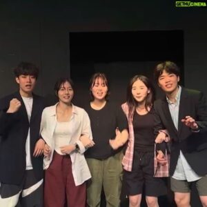Suh Dong-hyun Instagram - -아빠들의 소꿉놀이- 

그대들로 내 대학시절 한 학기를 채울 수 있어 영광이었습니다.
공연을 준비하는 우리들이 행복했고, 누군가에게는 뜻깊은 작품이었다는 사실만으로 끝없이 고맙습니다. 

아빠들의 소꿉놀이팀. 수고 많았어 사랑해🫶🏼