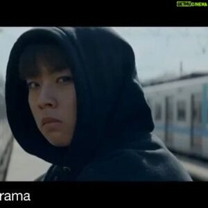 Suh Dong-hyun Instagram - -
KBS 드라마스페셜 2019의 마지막 이야기 ‘히든’의 예고 영상이 전격 공개됐다

오는 29일 밤 11시 15분 방송되는 ‘히든’(연출 이현석, 극본 윤지형)는 범법 소년이었던 학생 김건(서동현)과 소년 범죄로 동료를 잃은 형사 한주경(류현경)의 이야기로 ‘촉법 소년’이라는 사법 시스템의 허점과 양면성을 살펴보는 드라마

KBS 드라마스페셜 2019 마지막 작품 ‘히든’, 오는 29일 밤 11시 15분 KBS 2TV 방송.