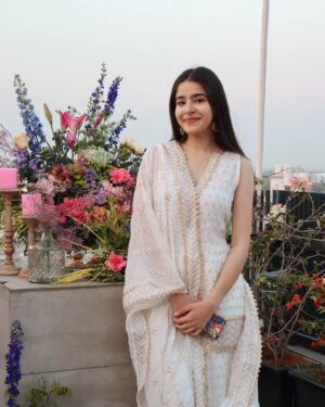 Suhani Sethi Instagram - @shopmulmul 🌼
📸: @_.rupmeramastana._ :)))