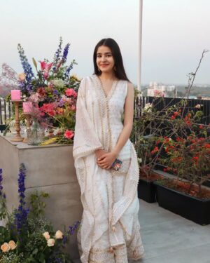 Suhani Sethi Instagram - @shopmulmul 🌼
📸: @_.rupmeramastana._ :)))