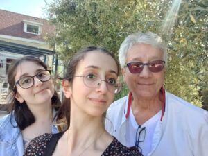 Süheyl Uygur Instagram - Ayşe, Zeynep ve Seher Uygur 🎭❤️ @ruhibeykahvaltievi