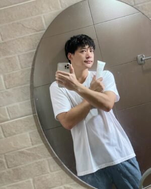 Sukrit Wisetkaew Instagram - สดใสซาบซ่า ล้างหน้าด้วย THAN !
#อั้นแน๊ะ!
@than.skincare4u 
#THAN
#THANCLEANSINGGEL
#เจลล้างหน้าTHAN