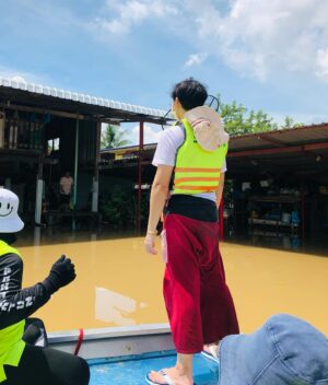 Sukrit Wisetkaew Instagram - ผมหล่อน้ำเยอะคับ 🤣