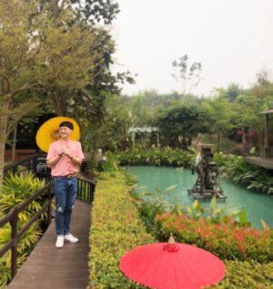Sukrit Wisetkaew Instagram - สวัสดีปี๋ใหม่ จากหนุ่มเหนือจ้าวววว!!!
#มีรูปเดียวไปยืมร่มเขามา
🤣🤣🤣