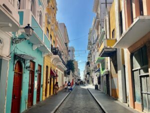 Sullivan Stapleton Instagram - Puerto Rico es hermoso! Me gusta aquí!😎