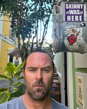 Sullivan Stapleton Instagram - Good times in PR! Family birthday celebrations for the matriarch! Finally getting to meet the newest and cutest addition! Dinner and coquito with mi hermano Rodriguez!👌🏼😋😘