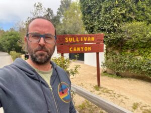 Sullivan Stapleton Instagram - One of my favourite places in LA😂 #la #driving #around #😂