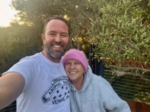 Sullivan Stapleton Instagram - Home time, hang time with Mama! That’s all!❤️