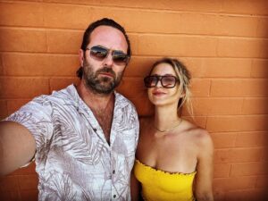 Sullivan Stapleton Instagram - See ya later 22 and good morning 23! What have you got in store for us this new year? Hope it’s all good, positive, happy and beachy things😎😘#happynewyear #everyone #2023 #LA #love #goodtimes #goodvibes #crazy #kids #franklindpupplesworth