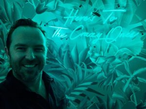Sullivan Stapleton Instagram - See ya later 22 and good morning 23! What have you got in store for us this new year? Hope it’s all good, positive, happy and beachy things😎😘#happynewyear #everyone #2023 #LA #love #goodtimes #goodvibes #crazy #kids #franklindpupplesworth