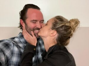 Sullivan Stapleton Instagram - See ya later 22 and good morning 23! What have you got in store for us this new year? Hope it’s all good, positive, happy and beachy things😎😘#happynewyear #everyone #2023 #LA #love #goodtimes #goodvibes #crazy #kids #franklindpupplesworth