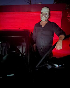 Sullivan Stapleton Instagram - I’ll have the bone broth with a blood chaser thank you! Happy Halloween kids!💀 #halloween #scary #driver