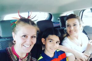 Sultan Köroğlu Kiliç Instagram - Canlarımla yollardayız.... İyi bayramlar 😊