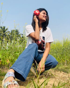 Suman Pattnaik Instagram - Yeh Nadaniyan😛🥰 

#nature 
#mothernature 
#instagram 
#picoftheday 
#instapic 
#instapost 
#sumanpattnaik