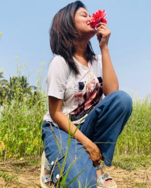 Suman Pattnaik Instagram - Yeh Nadaniyan😛🥰 

#nature 
#mothernature 
#instagram 
#picoftheday 
#instapic 
#instapost 
#sumanpattnaik