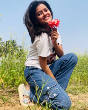 Suman Pattnaik Instagram - Yeh Nadaniyan😛🥰 

#nature 
#mothernature 
#instagram 
#picoftheday 
#instapic 
#instapost 
#sumanpattnaik