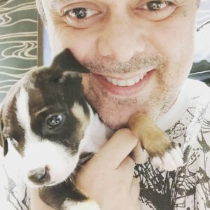 Sumeet Raghvan Instagram - Slowly the house is turning into a pet house 🤣🤣. After rick and mishti,we have #Shifu. Wife had gone for a shoot to sangli,so she found this dark chocolate🤣 lying on the road. Now the major task is of getting rick and mishti to like this dude. Already there is a mini war..🤦🏻