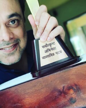 Sumeet Raghvan Instagram - Late post:
Thank you @zeemarathiofficial 
Thank you 
@o.m.k.a.r_kulkarni 
@mandardeshpande__
@ranade.rahul 
#SantoshGujarathi
#PradeepMulye

#KnockKnockCelebrity 
#MarathiNatak 
#मराठीरंगभूमी 
The 3rd bell,music,darkness,slowly the audience murmur goes down,announcement starts,scent of the incense sticks,curtains part and palpitation in the wings as you get ready for the first entry...missing all of that..❤❤❤❤