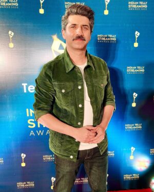 Sumit Kaul Instagram - Celebrating and acknowledging contributions of so many at the #indiantellystreamingawards2022.. thank you @tellychakkar for a beautifully organised event and for recognising the efforts of so many..
.
.
#sumitkaul #actorslife #actor #awards #award #ott #streaming #evening #moustache #look #tellychakkar
.
.
@teamgolecha 
.
.
PC 📸: @mehulnisar