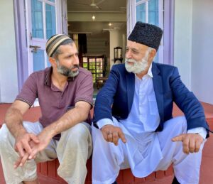 Sumit Kaul Instagram - It was such a pleasure working with veteran #theatre #director and #actor #mkraina getting the relationship between the two right was so important as it reflects where #unarriaz is coming from. 
.
.
#sumitkaul #actorslife #tanaav #tanaavonsonyliv #mirsahab #character #politics #kashmir #intense #respect #craft #prep #preparation