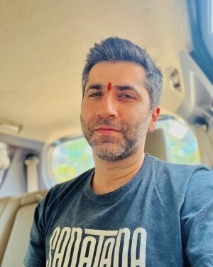 Sumit Kaul Instagram - Our body came from the soil. Everything we eat comes from the soil and becomes the body. And we are all going to go back to it in one way or the other..
.
.
We are alive only because the #soil is alive. The issue is no longer of #soildegradation or #soilerosion but of #soildepletion. If we don’t act now reversal of the #desertification will take a 150 years. Let’s raise our voices and discuss #savesoil every day as much as we can. Our governments need to know that we are all together in our demand for immediate long term policy for soil protection.
.
.
Put a story about soil every day with the tag #savesoil and tag me and I will be sure to repost it.
.
.
#sumitkaul #actor #actorslife #joyrneyforsoil #degredation #depletion #earth #body #life #मिट्टीबचाओ #sadhguru @sadhguru @consciousplanet