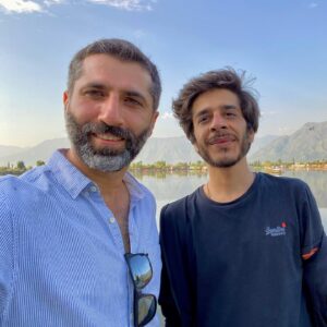 Sumit Kaul Instagram - As actors we are like leeches pulling off each other’s energies but also like family sharing our most intimate moments with co actors who until a few days back were strangers.. @shashank.arora you were surely that stranger who became family.. sorry if I was too much of a leech to you.. what fun it was sharing the screen with you and watching you do your magic.. 
.
.
#tanaav all episodes streaming on @sonylivindia 
.
.
#sumitkaul #actorslife #actor #coactor #family #love @applausesocial @iamsudhirmishra @kapilmattoo @manavvij @carpe_f_diem @sameern @segaldeepak @waluschaa #umarriaz