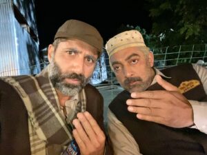Sumit Kaul Instagram - Socho agar #kabeer aur #umarriaz ek taraf hote to #tanaav hee nahi hota..
.
.
All episodes streaming now on @sonylivindia 
.
.
@manavvij @applausesocial @shashank.arora @waluschaa @sameern @iamsudhirmishra @kapilmattoo @sukhmanisadana @sachin.krishn @arslangoni @arryamanseth @rockey_raina @sonylivinternational @liorraz @thierrybleuactingcoach @gaur_amit 
.
.
#sumiitkaul #actor #actorslife #kashmir #hero #villain #conflict #sonyliv