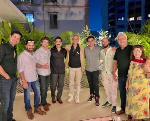 Sumit Kaul Instagram - A beautiful evening spent with beautiful people.. sara #tanaav mit gaya..
.
.
All episodes of #tanaav streaming now on @sonylivindia @manavvij @arbaazkhanofficial @rockey_raina @sumeetvyas @iamsudhirmishra @kapilmattoo @sumitkaul10 @motikaul @vssmusicacademy 
.
.
📸 : @tjbhanu (you should have been part of the pic too)

@ektakaul11 missed you in the pics.
.
.
#sumitkaul #manavvij #sudhirmishra #arbaazkhan #rockeyraina #sumeetvyas #actor #director #dinner #fun #together #smile #smiles