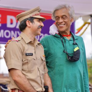 Sumit Kaul Instagram - This is an appreciation post for one of the most phenomenal directors our country has produced. @iamsudhirmishra sir, working with you has spoilt me for life. Your presence on the set makes the artist in me feel very assured, although the actor feels anxious 😀. 

This is a rare moment where your hand is on my shoulder but I have felt it there all the time even when it wasn’t. Your love for cinema and your work is infectious. I’m truly thankful for having spent time on and off set and for having been directed by you.
.
.
#sumitkaul #sudhirmishra #afwaah #tanaav #police #tomar #director #actor #actorslife #umarriaz #cinema #loveforcinema
.
.
📸 @bobbysachdevphotography 🙏🏻