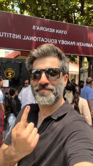 Sumit Kaul Instagram - My Vote.. My Right.. My Responsibility.. My Pride.. My Choice.. 

#sumitkaul #actor #actorlife #actorslife #vote #right #righttovote #pride #choice #nishaan