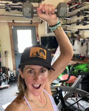 Summer Sanders Instagram - Trying….in a room full of skis 🎿 💪🏼
#nbaplayoffs #nfldraft #paris2024