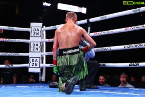Sunny Edwards Instagram - Sometimes chasing a dream leaves you flat on your face, but that’s where most of the progress is made.

Chin up.

@matchroomboxing @daznboxing
