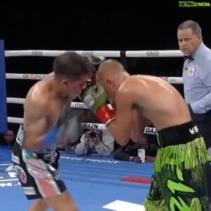 Sunny Edwards Instagram - The best vs the best going punch for punch 😮‍💨😮‍💨😮‍💨

What a moment, what a fight 🔥 @210bam @sunnyedwards #RodriguezEdwards #Boxing