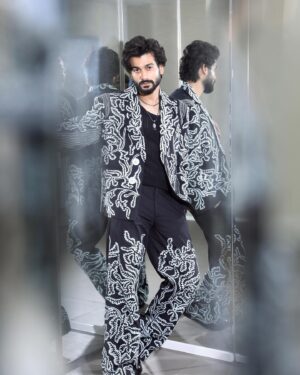 Sunny Kaushal Instagram - Taking a moment to reflect 
For #IIFARocks2023 

Styled by: @amandeepkaur87 
Photographs: @amey_ghatge 
Wearing: @twopointtwostudio 
Jewellery: @amamajewels @abhilasha_pret_jewelry